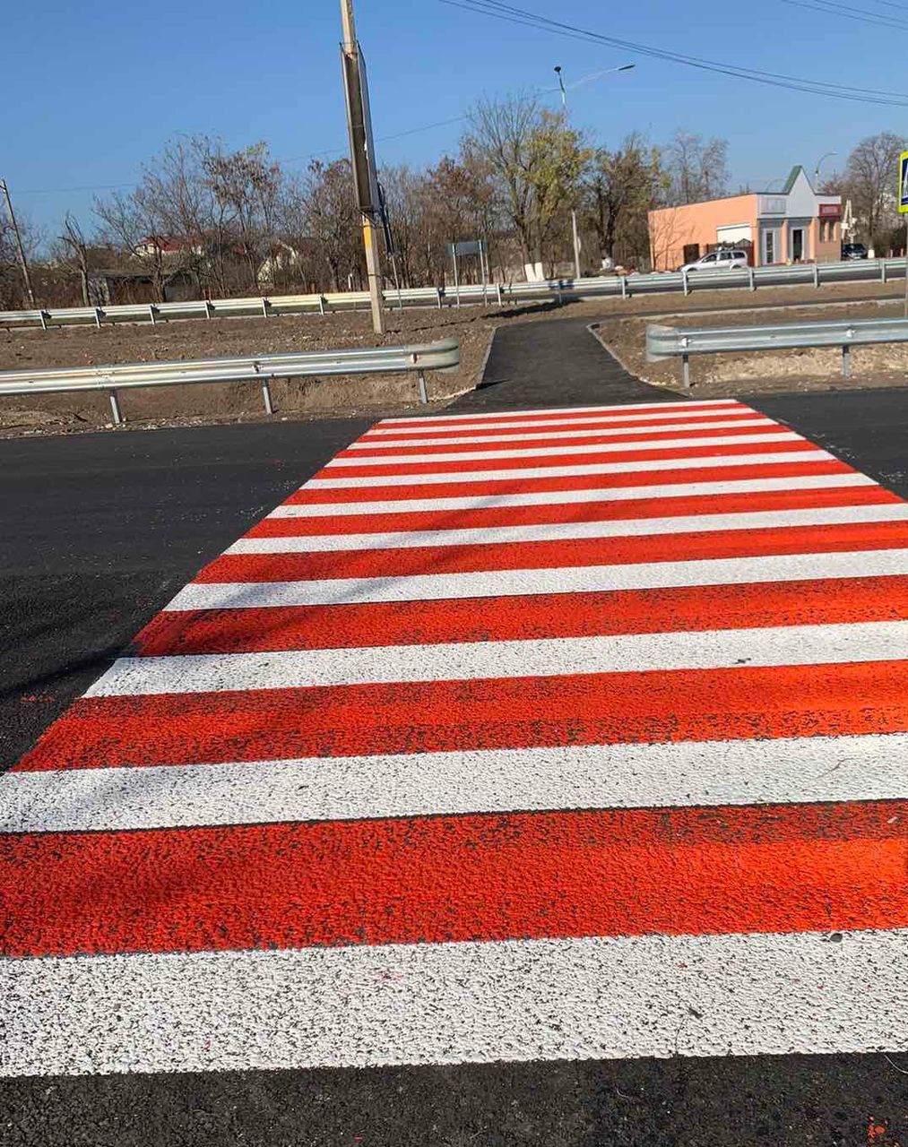 В некоторых селах появились пешеходные переходы и дорожные знаки