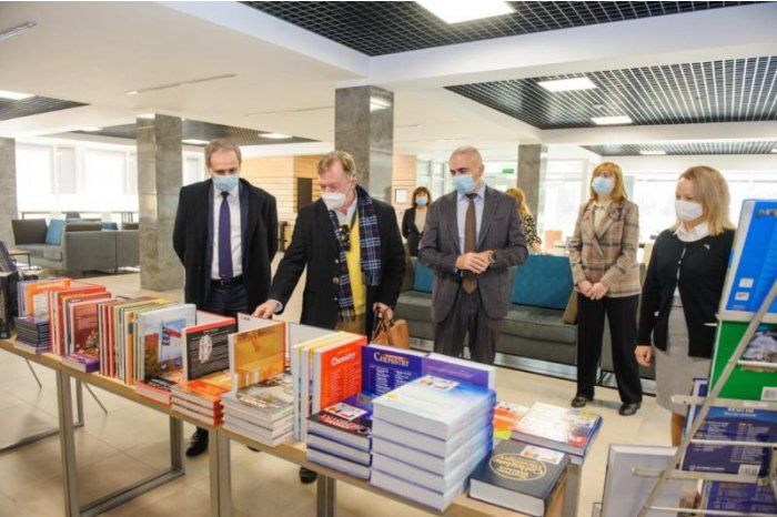Технический университет Молдовы получил книги в рамках партнерства со штатом Северная Каролина