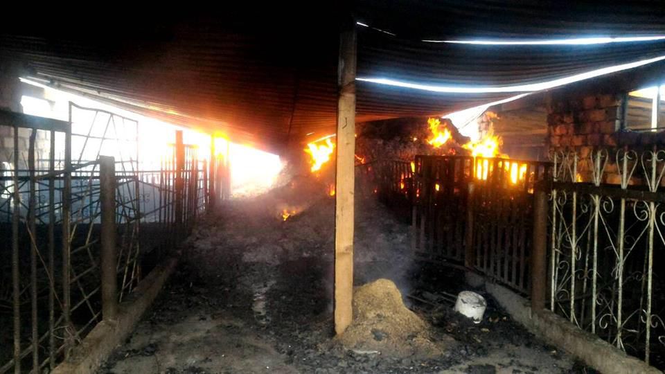 Incendiu la o fermă din Rezina: Pompierii au intervenit cu două autospeciale