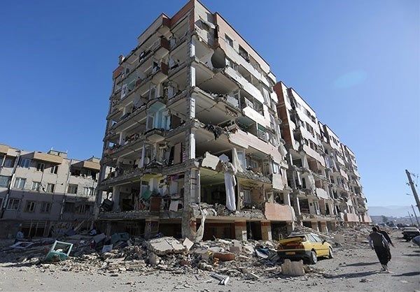 Число жертв землетрясения в Иране превысило 400 человек