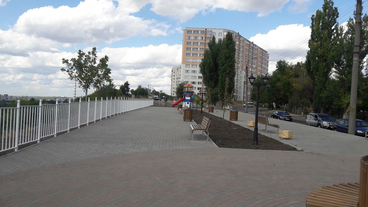 На Чеканах в сквере с панорамным видом на Кишинев установили три бинокля