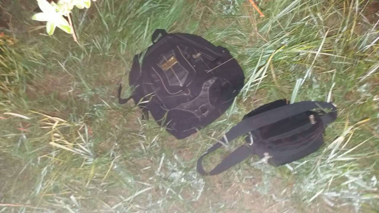 Doi minori, reţinuţi cu armă din dotare pentru lucruri furate