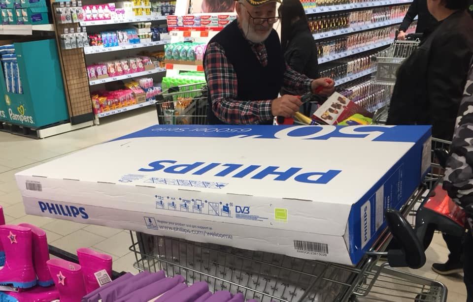 Киртоакэ с тележкой прошелся по Kaufland-у: "Европа открыла нам ворота"