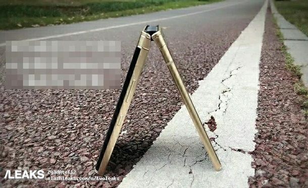 Samsung представила топовую "раскладушку"