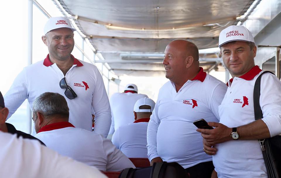 Teambuilding de partid sau cum se odihnește Igor Dodon, alături de socialiști, pe muntele Athos