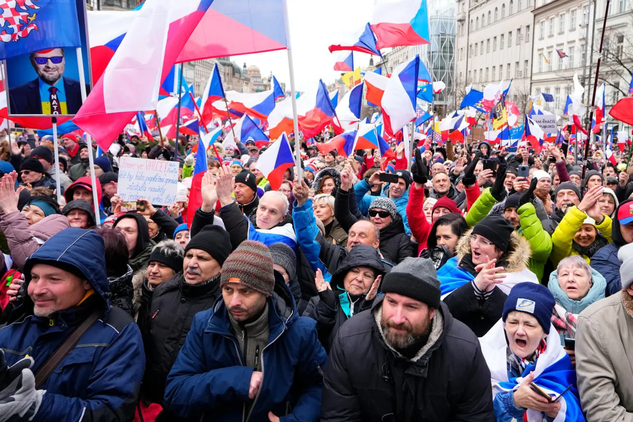 В Праге тысячи человек протестовали против правительства