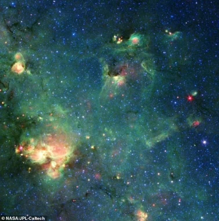 NASA показало фото туманности из созвездия Стрельца, похожей на Годзиллу