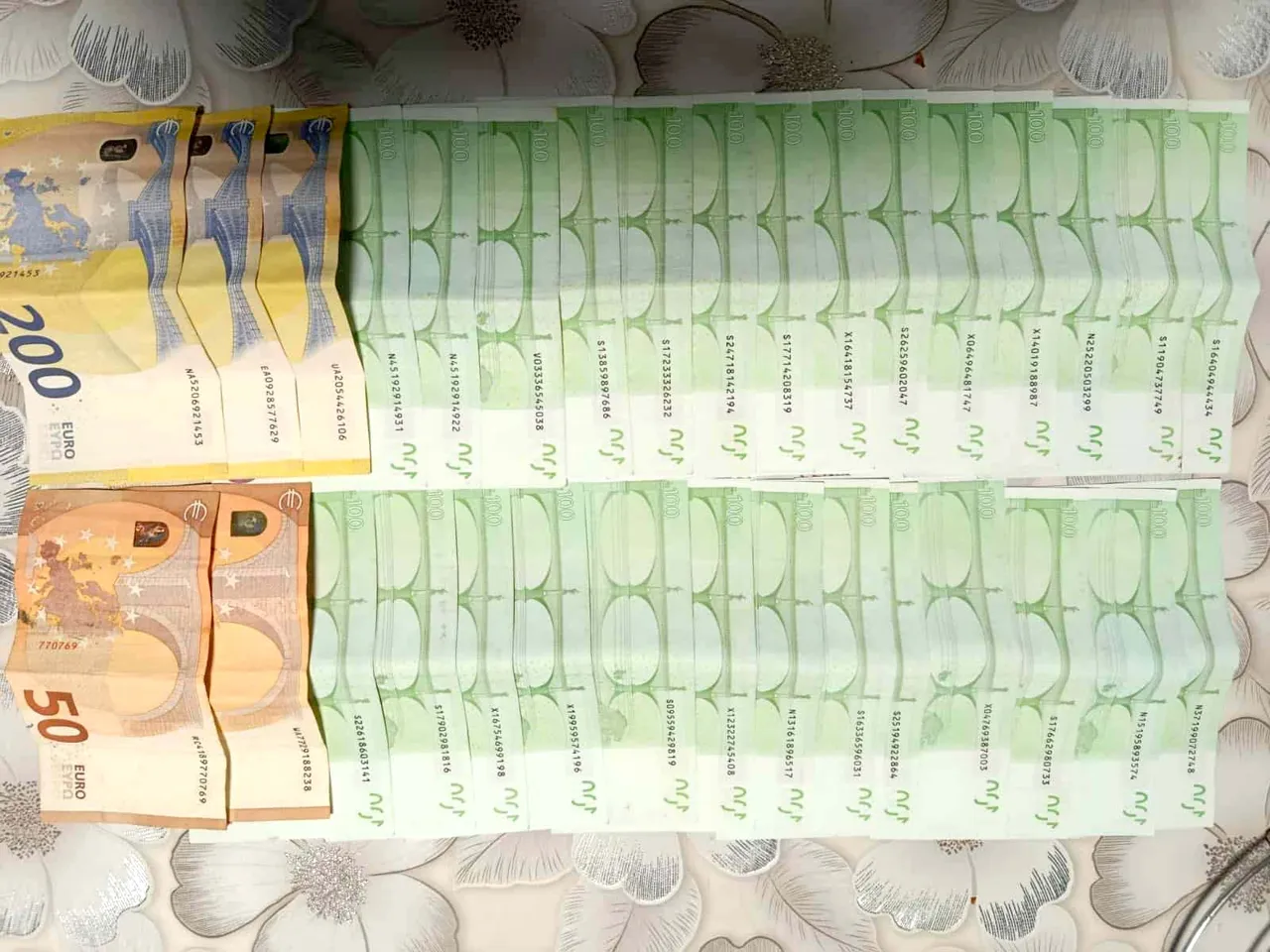 CNA efectuează percheziții într-un dosar privind coruperea alegătorilor: 10 persoane, reținute