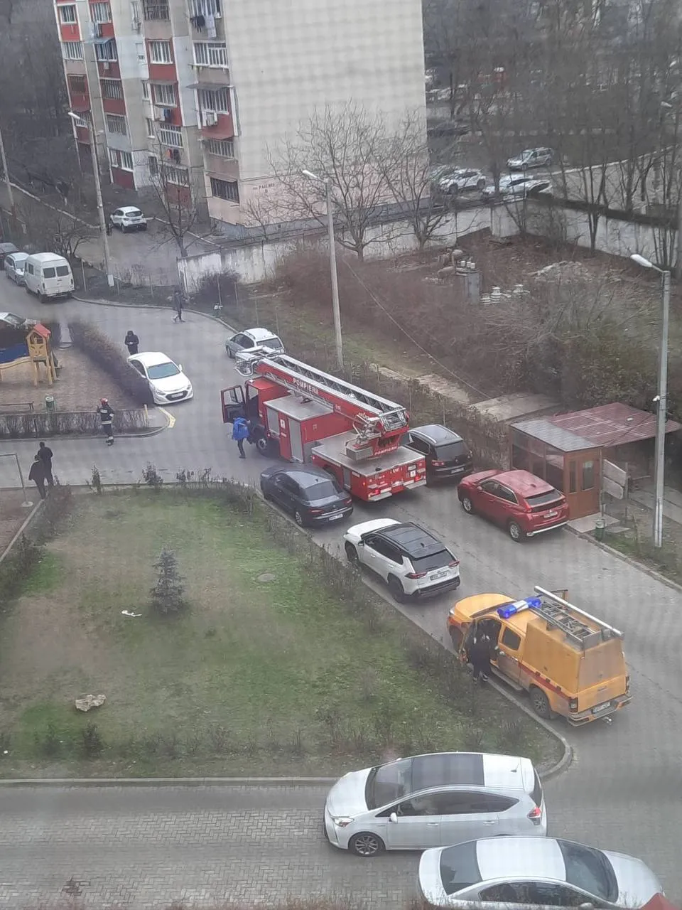 O bloggeriță care a supraviețuit unui incendiu într-un bloc de apartamente: Oamenii au fost blocați