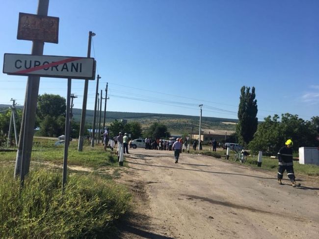 В Леове поезд на полном ходу сбил автомобиль: есть жертвы