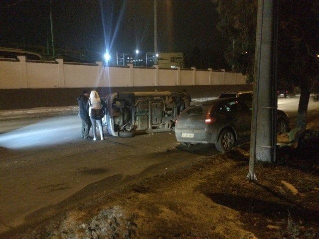В Кишиневе в результате ДТП перевернулась машина
