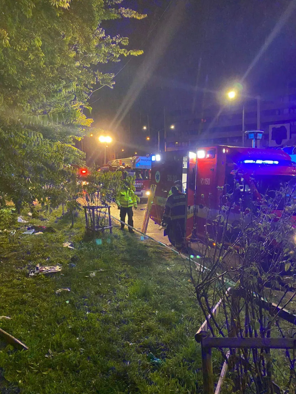В столице Словакии автомобиль въехал в толпу на остановке: есть погибшие