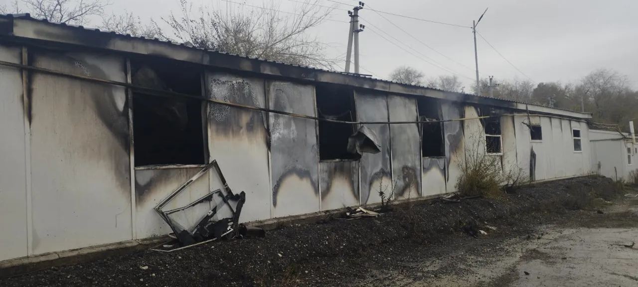 Incendiu la o întreprindere de la Vatra: 15 persoane, evacuate dintr-un cămin de muncitori