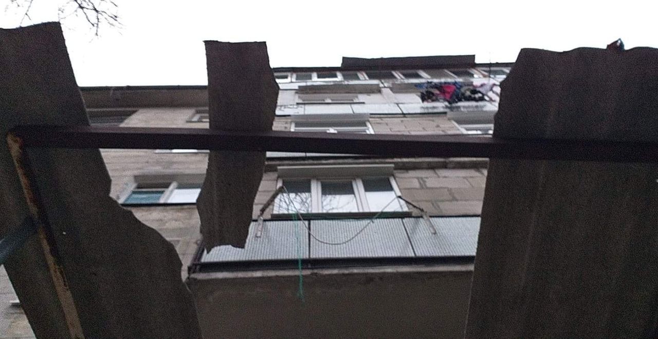 Мать мужчины, спрыгнувшего с 3-го этажа: Он буйный, помогите мне
