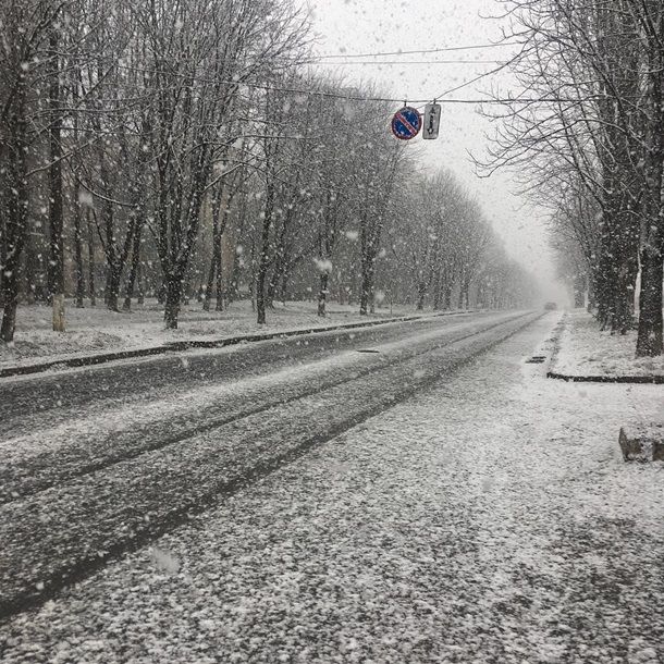 Часть Украины засыпало снегом