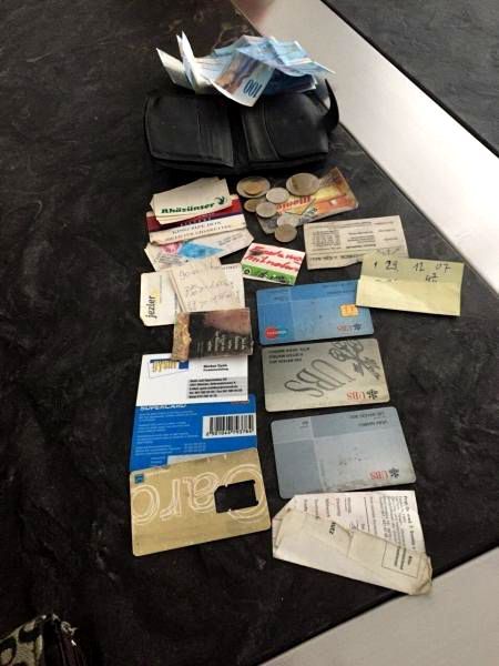 Și-a găsit după 10 ani portofelul pierdut. Ce a văzut în interior