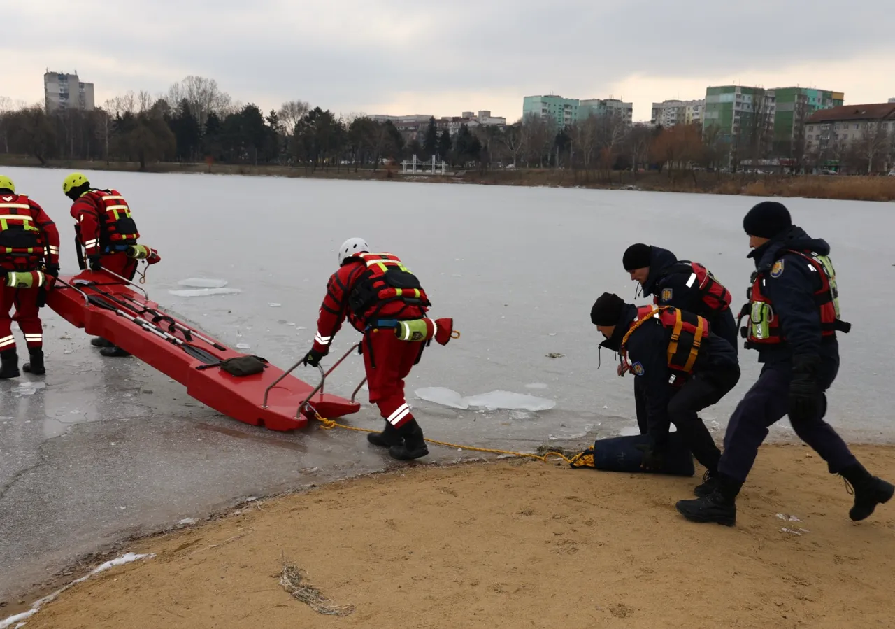 IGSU a desfășurat activități de prevenire a incidentelor în preajma bazinelor acvatice în perioada rece a anului