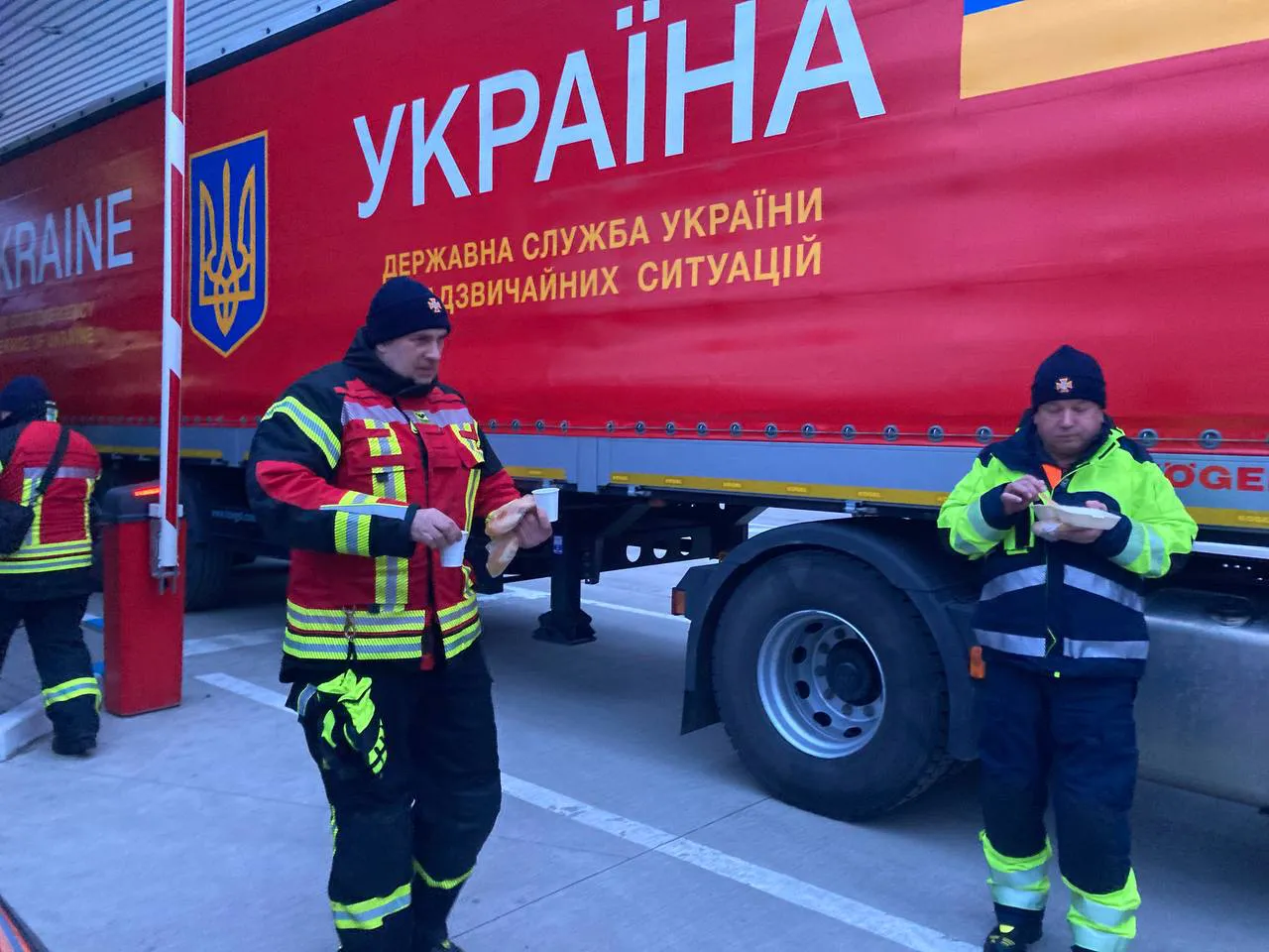 Украинские спасатели проехали через Молдову, направляясь в Турцию