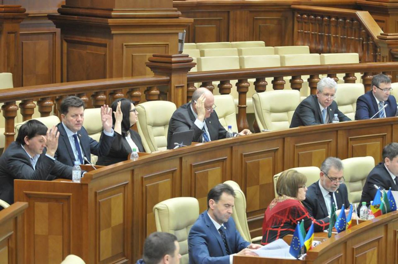 Серджиу Чауш голосовал вместе с депутатами парламентской группы ЕНП