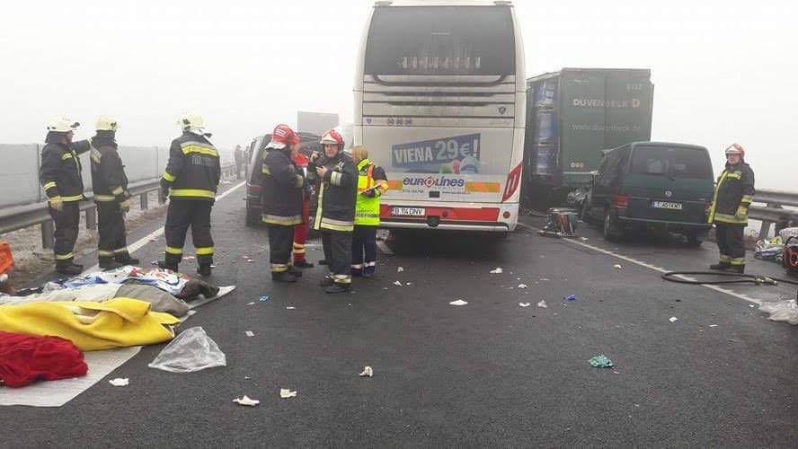Румынский автобус попал в цепную аварию в Венгрии