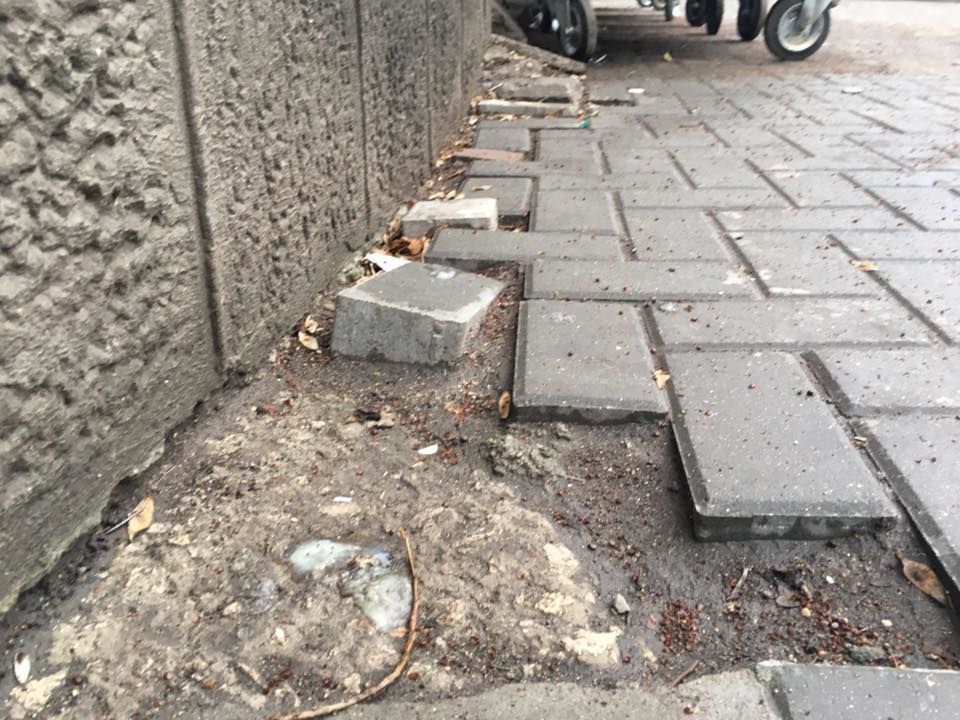 Тротуар на кишиневской улице Александри уже разрушается