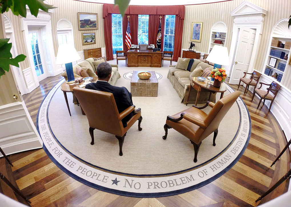 Donald Trump și-a redecorat biroul de la Casa Albă. Așa arată acum