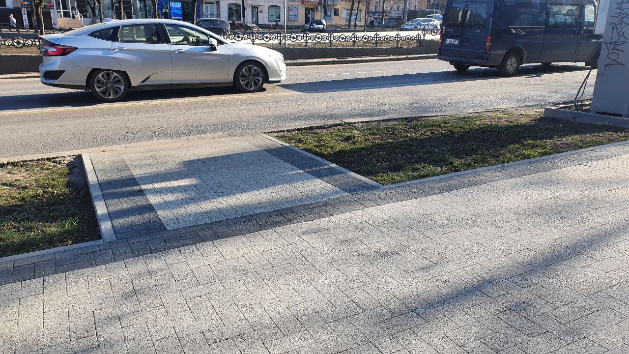 На Рышкановке возобновлен ремонт тротуаров