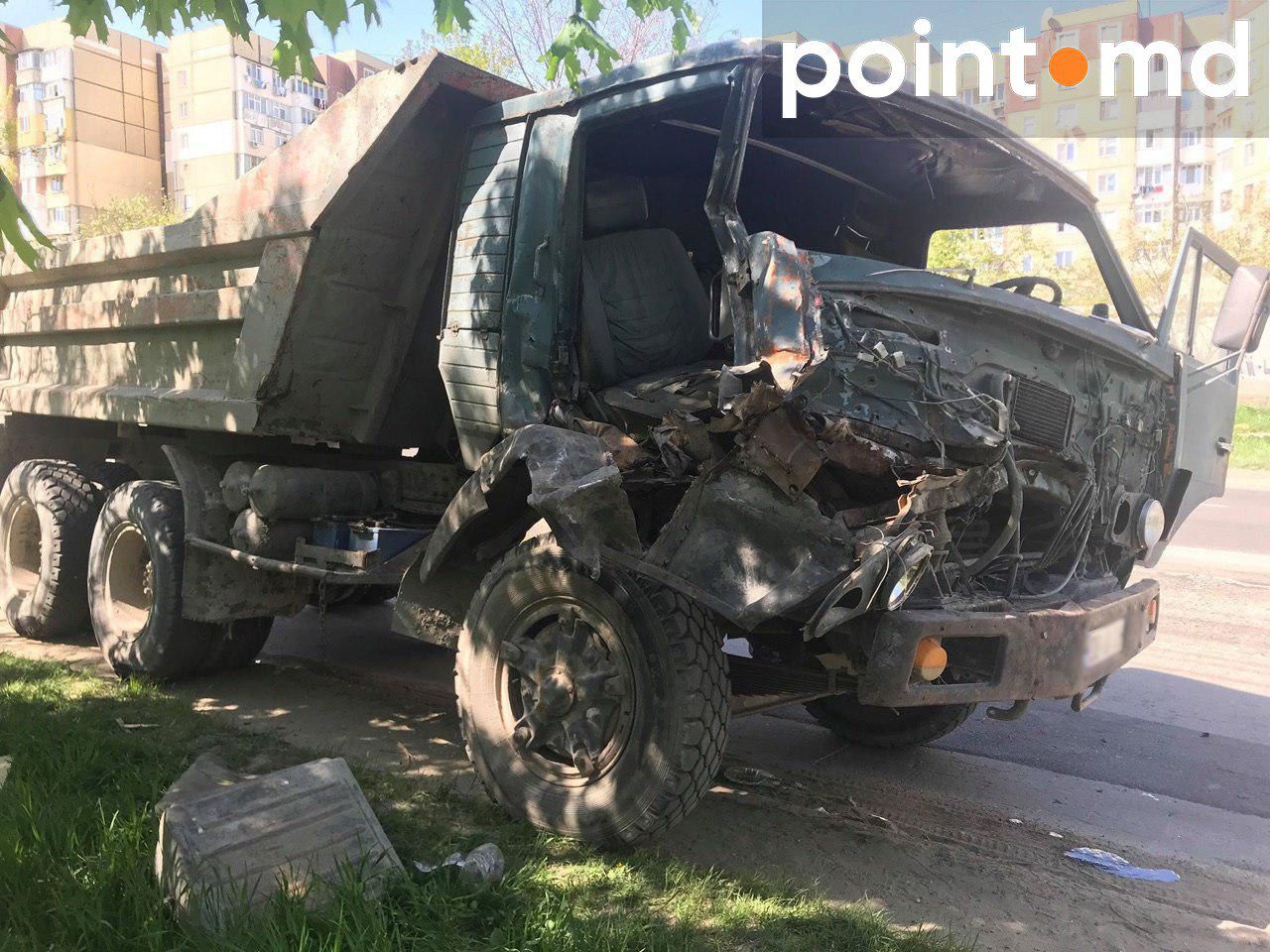 На Ботанике столкнулись два грузовика
