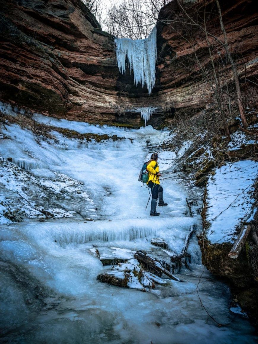 Молдавский фотограф запечатлел замерзшие водопады страны