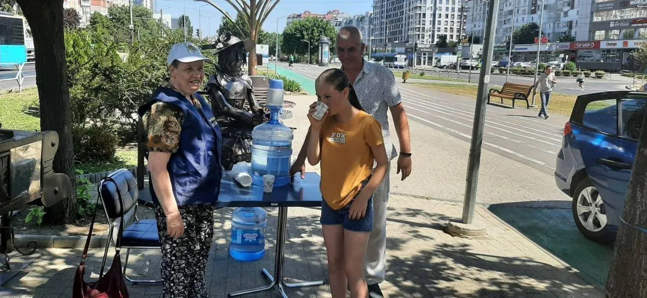 Палатки для защиты от жары размещены во всех районах Кишинева