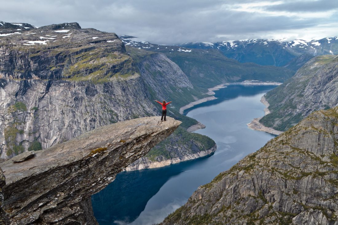 Trolltunga hello Internet