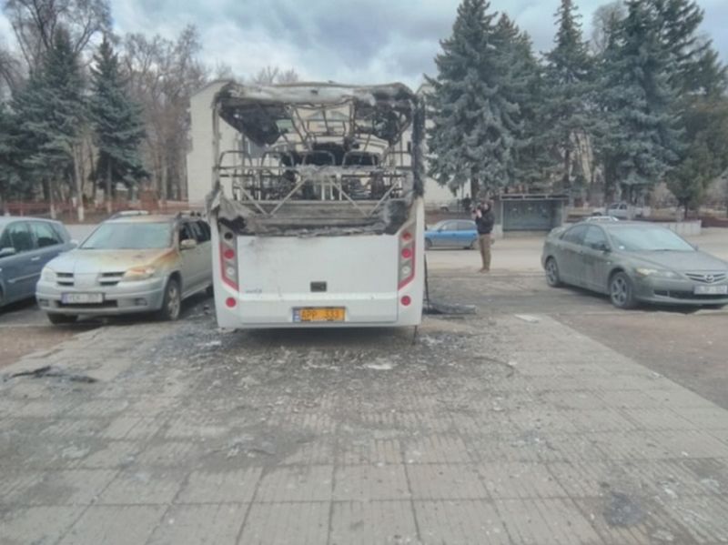 В Кишиневе на парковке сгорел пассажирский автобус