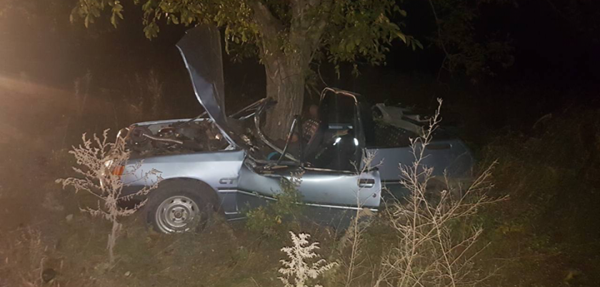 Viteza face noi victime: Două persoane și-au găsit moartea într-un copac la Glodeni