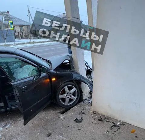 В Елизаветовке водитель Audi врезался в остановку