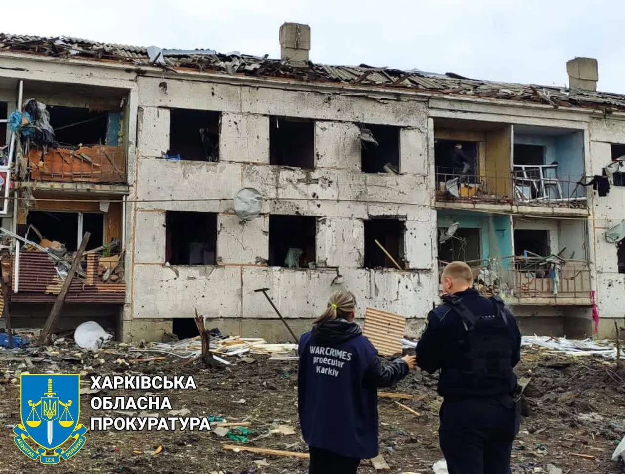 Украинская прокуратура показала последствия удара по поселку в Харьковской области
