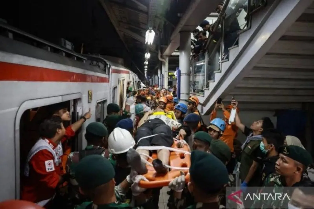 В Индонезии столкнулись экспресс-поезд и электричка: погибли 14 человек