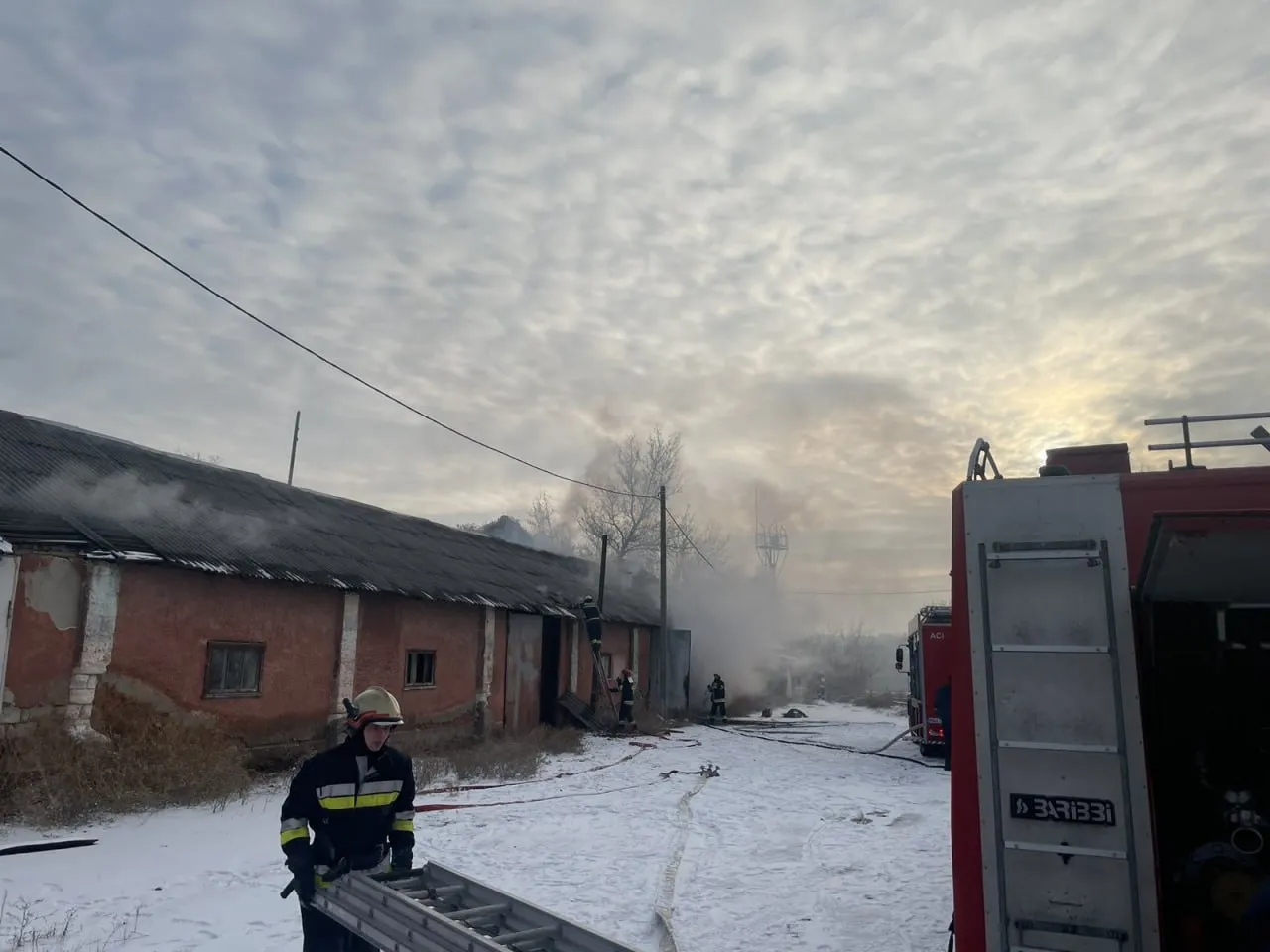 Пожар на промышленном складе в Бельцах: пострадал мужчина