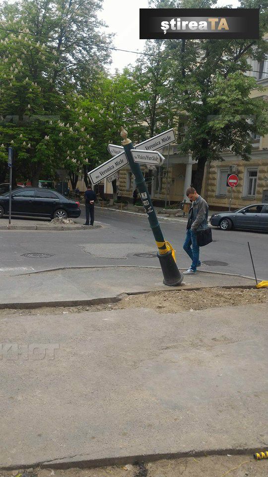 В центре Кишинева неизвестные повалили указатель улиц