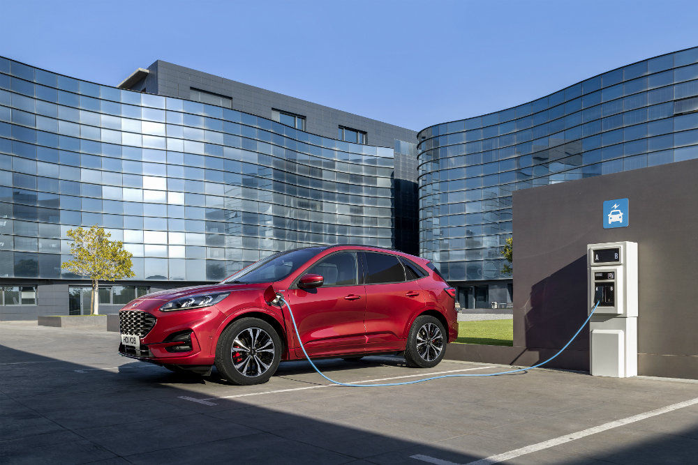 Новый Ford Kuga: платформа и дизайн от Focus и разнообразие гибридов