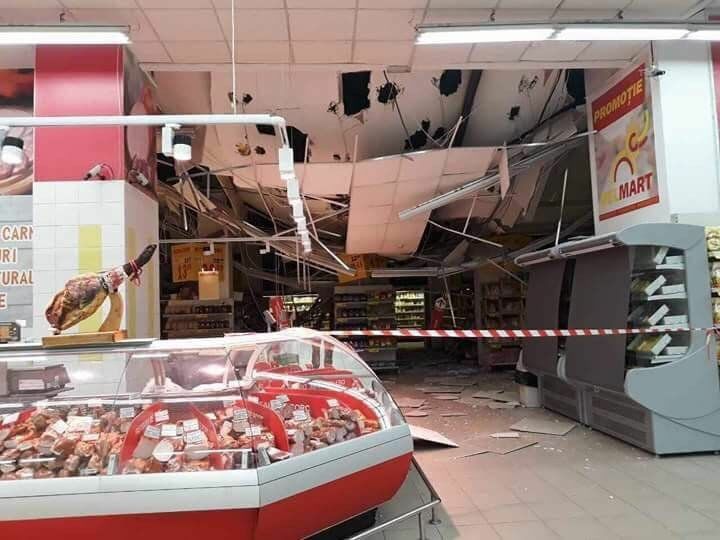 Tavan prăbușit la un magazin Velmart. Reacția companiei