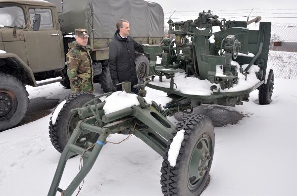 Министр обороны проинспектировал военную базу в Данченах