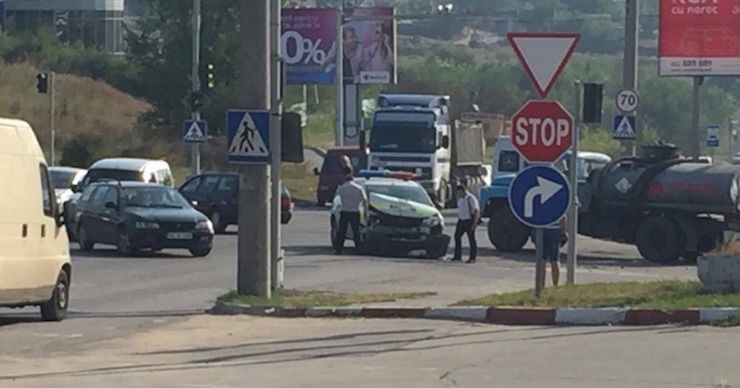 На Чеканах произошла авария с участием автомобиля полиции