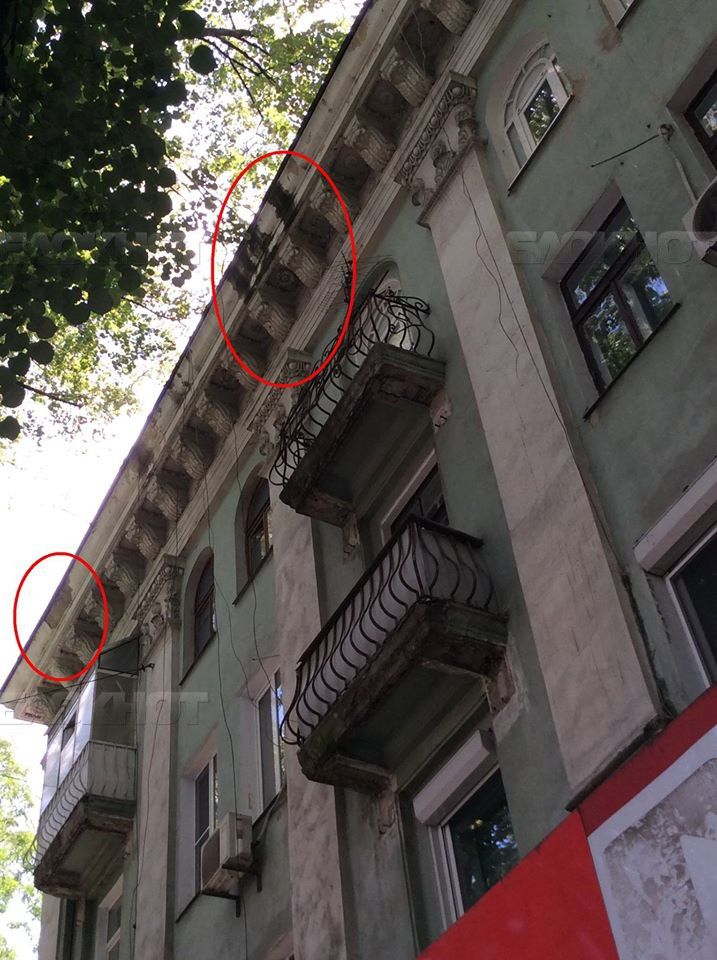 В центре Кишинева аварийное здание угрожает жизни горожан