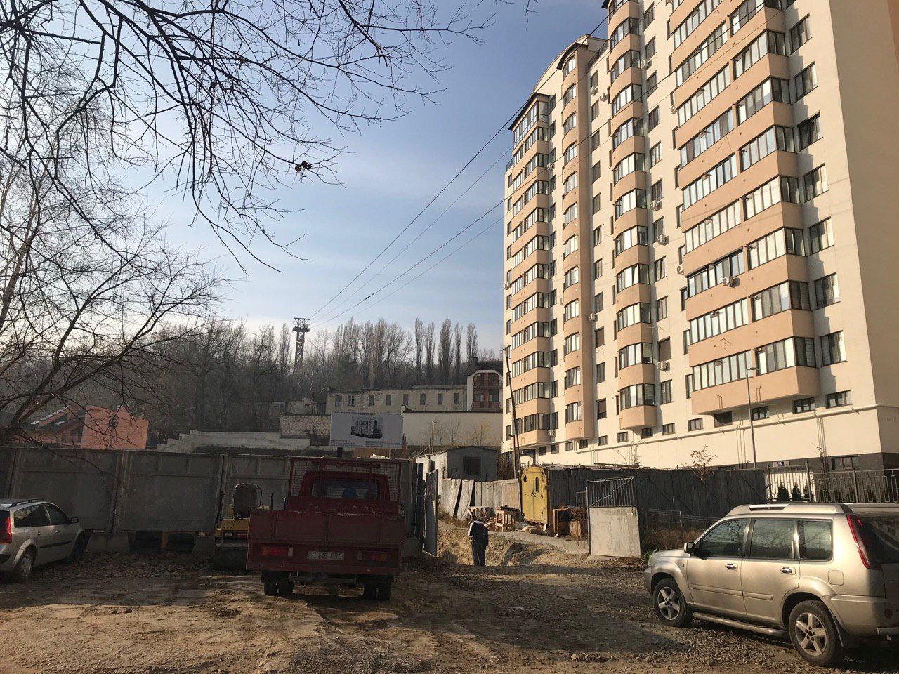 Жители Кишинева просят нового мэра проверить законность строительства дома