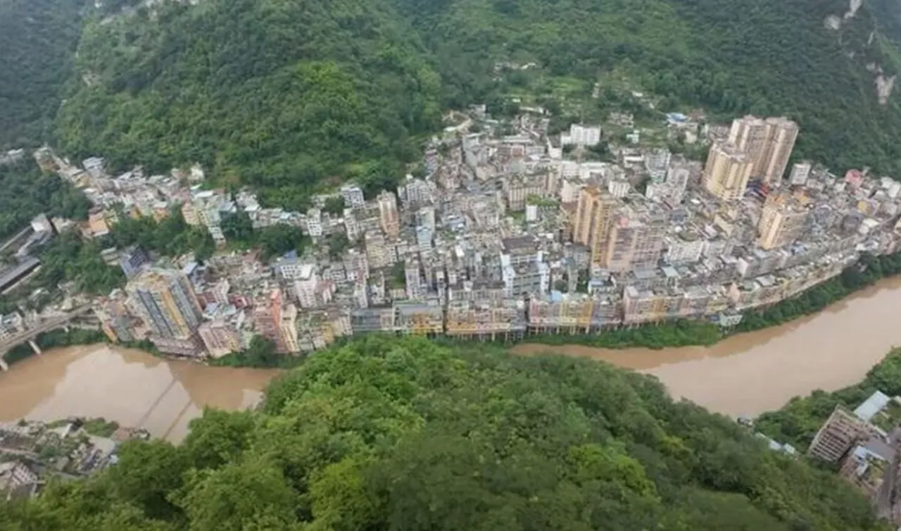 Locuitorii celui mai îngust oraș din lume se află în pragul unei catastrofe