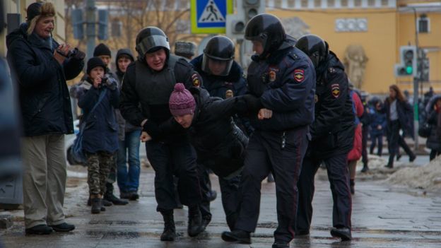В российских городах прошел "Марш материнского гнева", есть задержанные