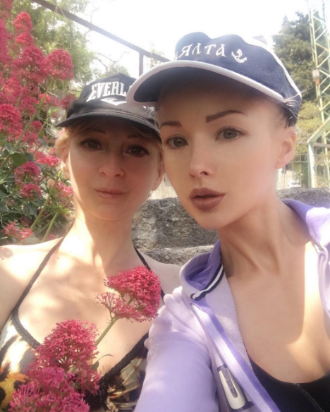 Все дело в генах: одесская Барби показала свою маму