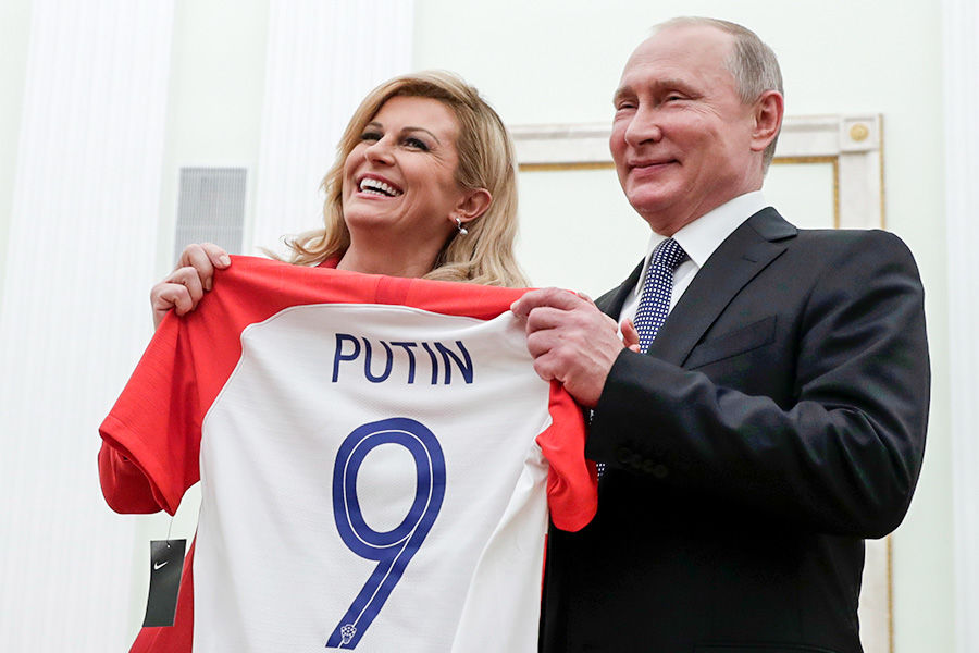 Президент Хорватии подарила Путину футболку национальной сборной