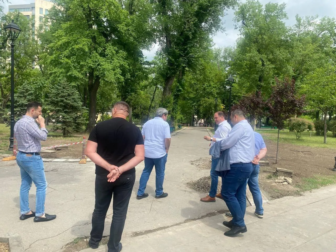 В Кишиневе продолжается реабилитация сквера у Кафедрального собора