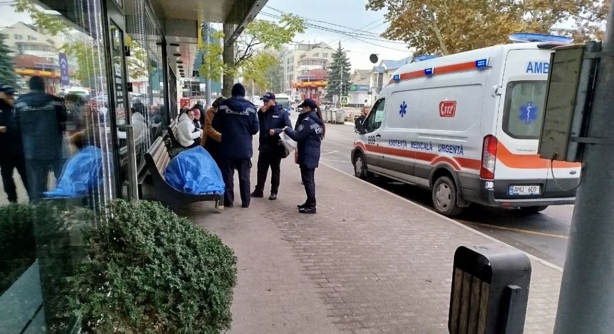 Мужчина из Дондюшанского района скончался на скамейке в Бельцах